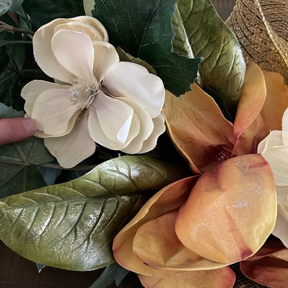 Soft neutral colors/ romantic wreath - Picture 2 of 5